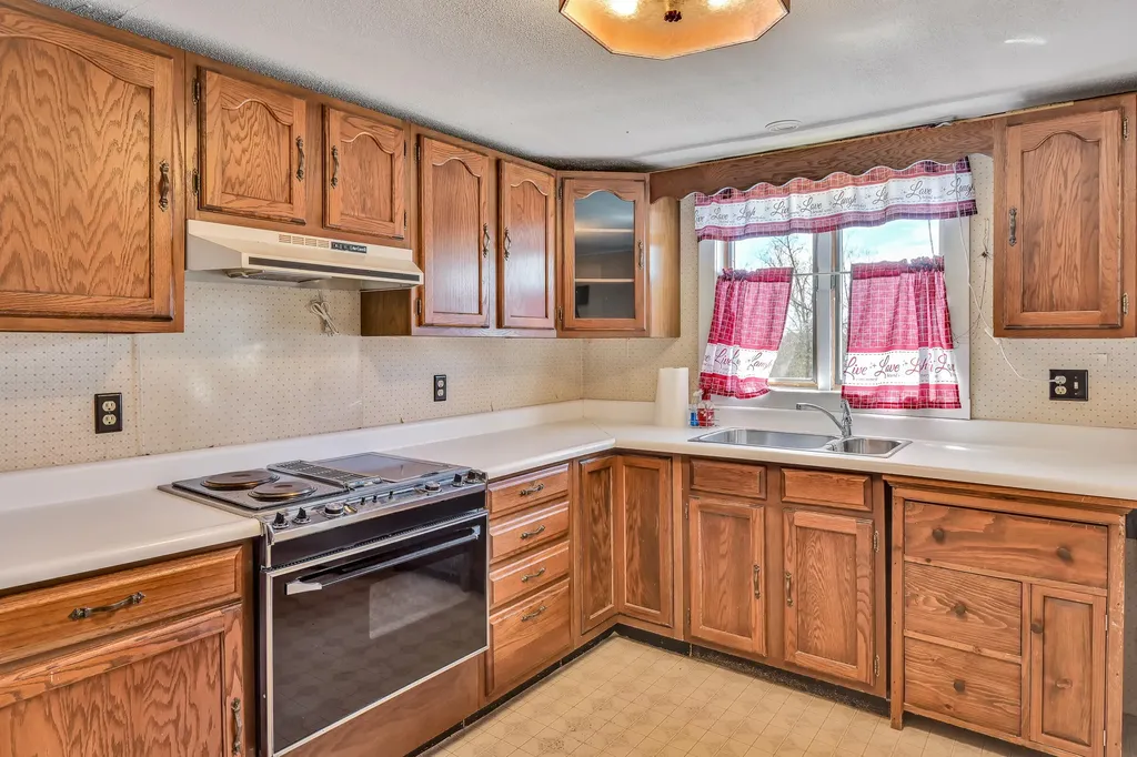 485 Peltoma Avenue Pittsfield ME 04967