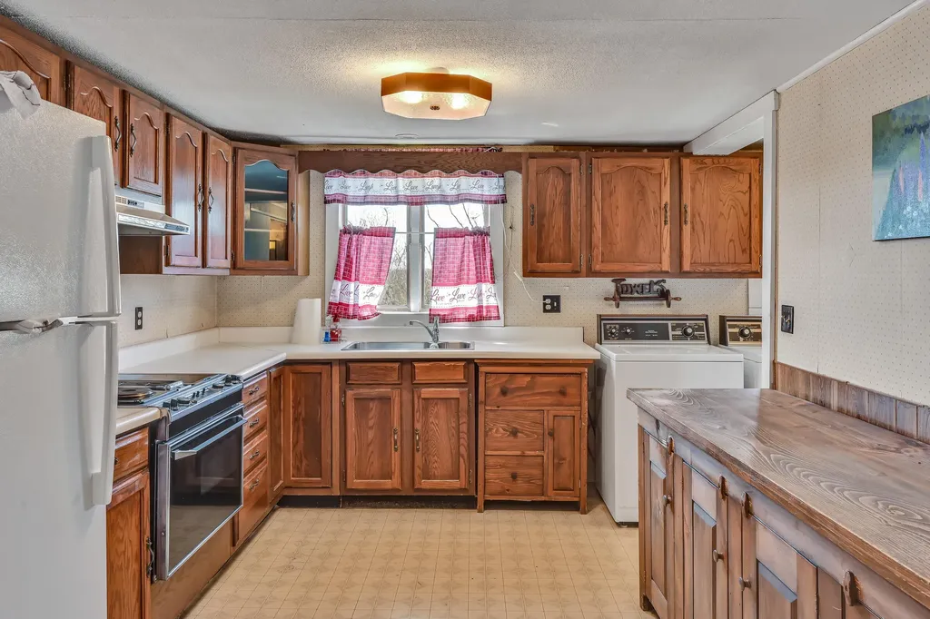 485 Peltoma Avenue Pittsfield ME 04967