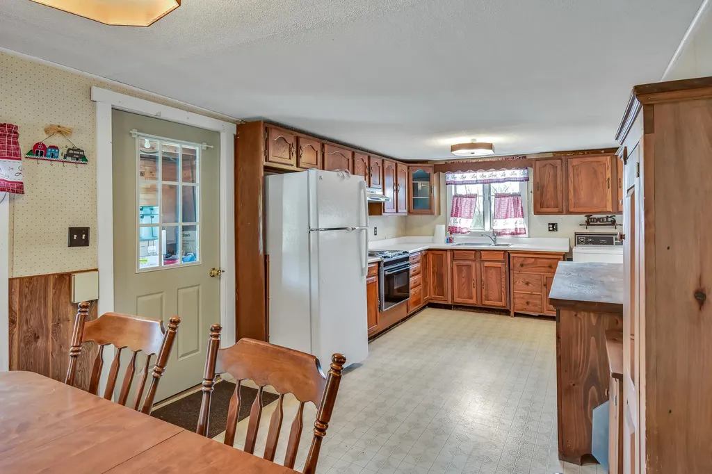 485 Peltoma Avenue Pittsfield ME 04967