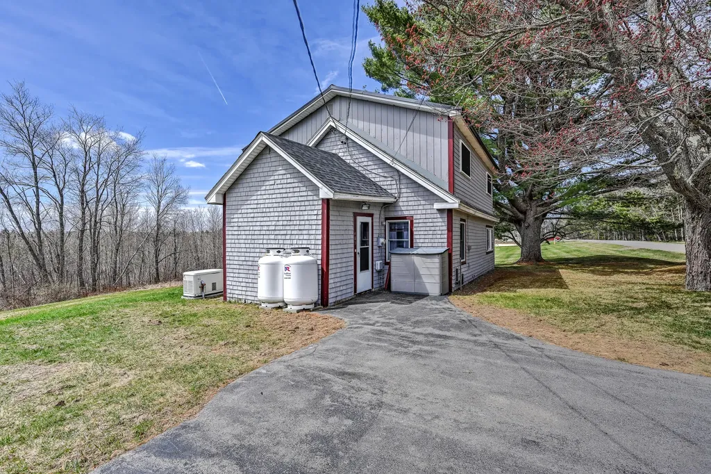 485 Peltoma Avenue Pittsfield ME 04967