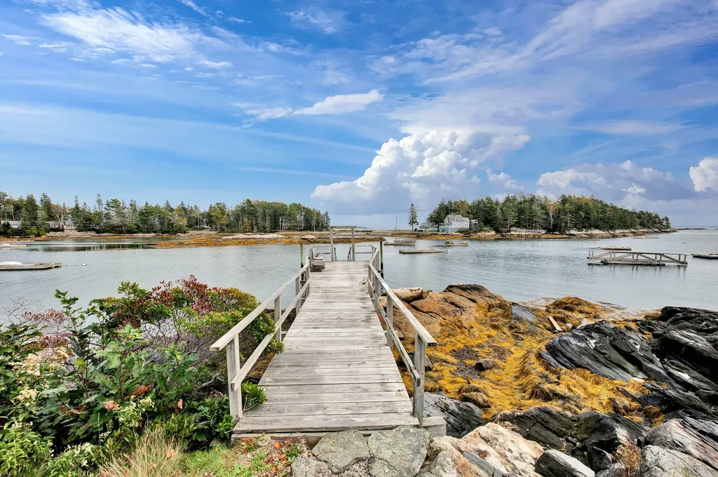 254 Cape Newagen Road Southport ME 04576
