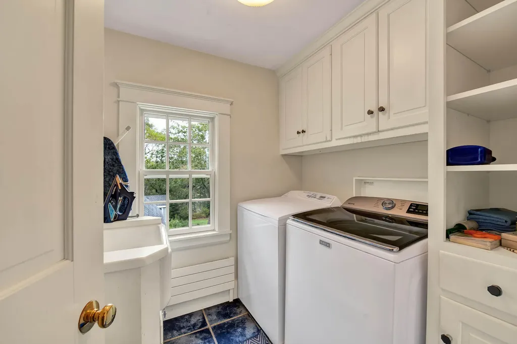 254 Cape Newagen Road Southport ME 04576