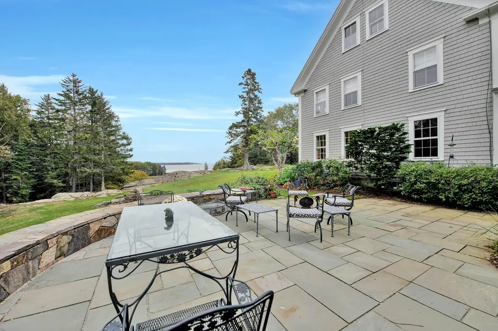254 Cape Newagen Road Southport ME 04576