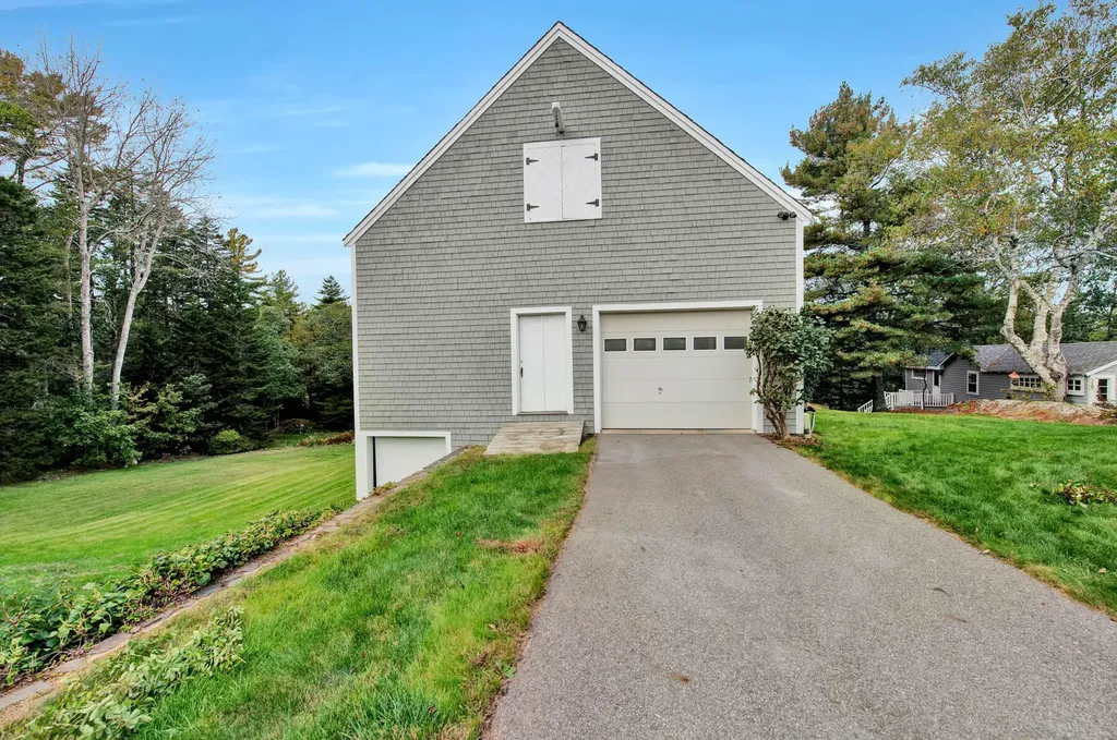 254 Cape Newagen Road Southport ME 04576