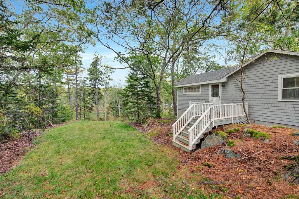 254 Cape Newagen Road Southport ME 04576