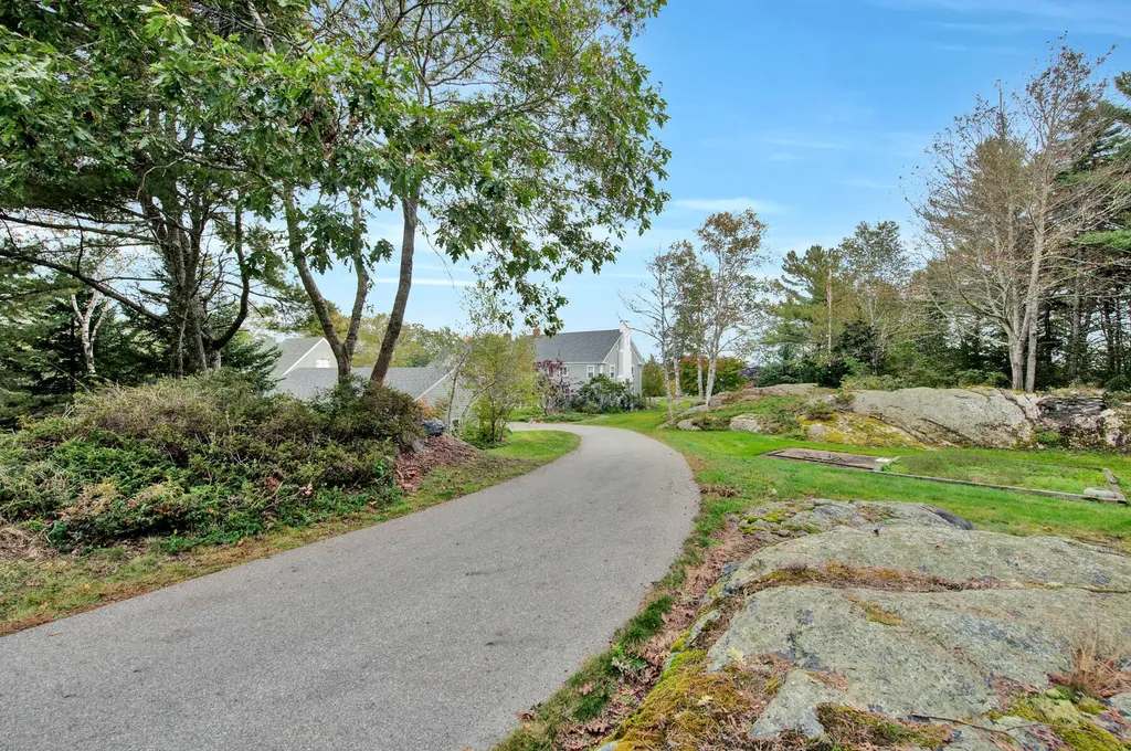 254 Cape Newagen Road Southport ME 04576