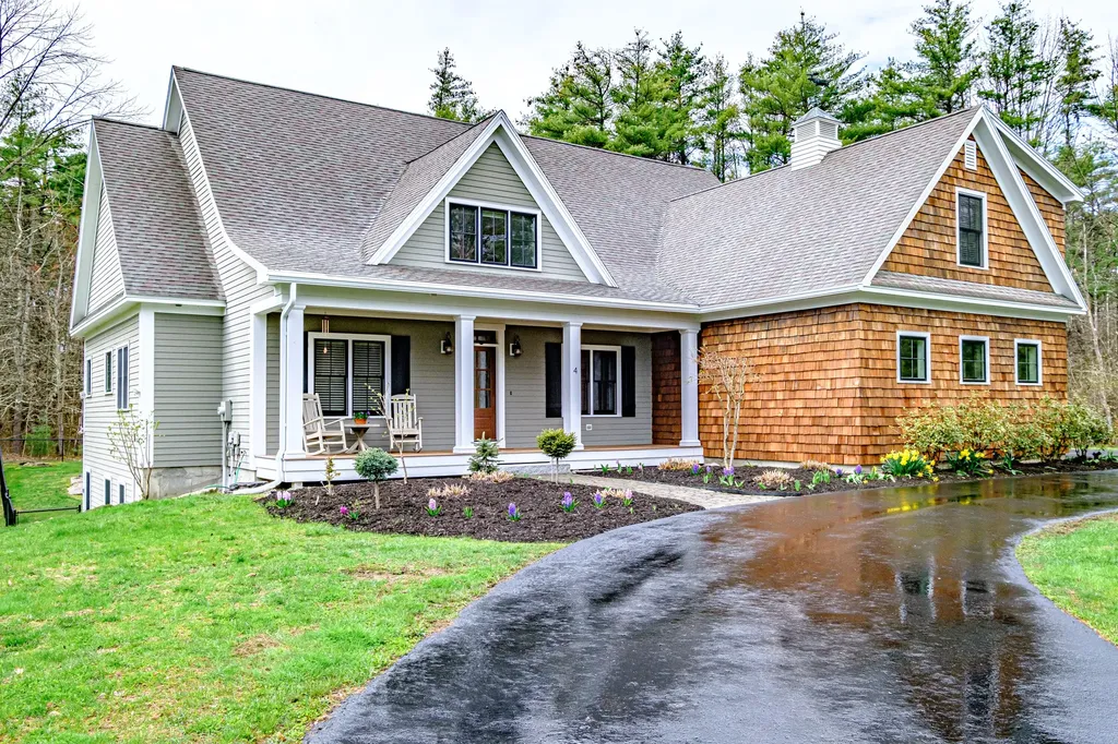 4 Parkside Way Falmouth ME 04105