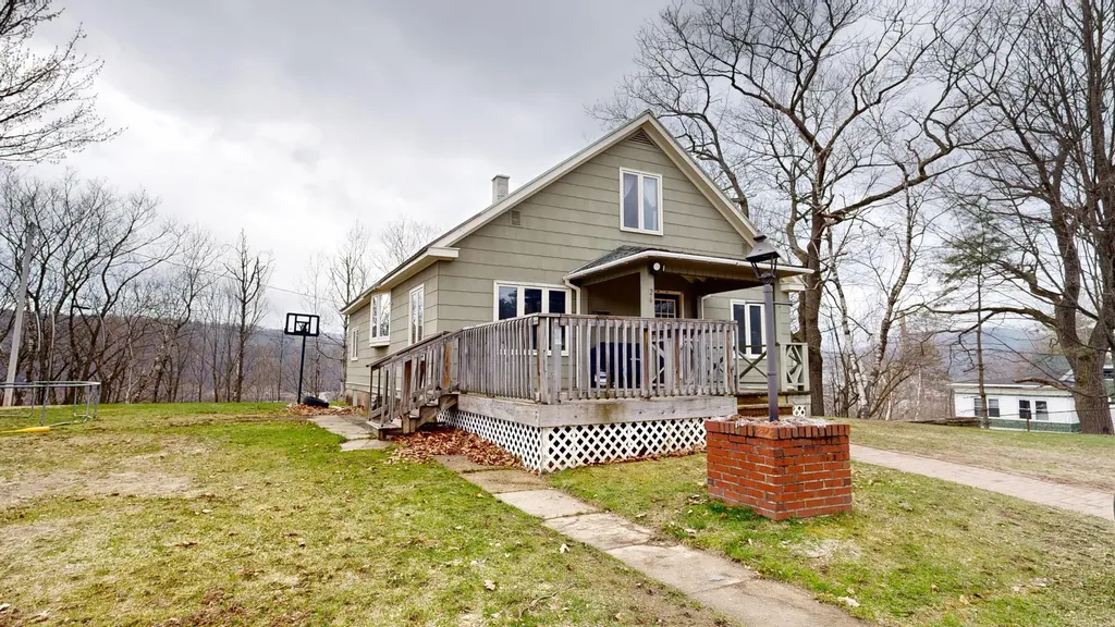 26 4th Street Mexico ME 04257