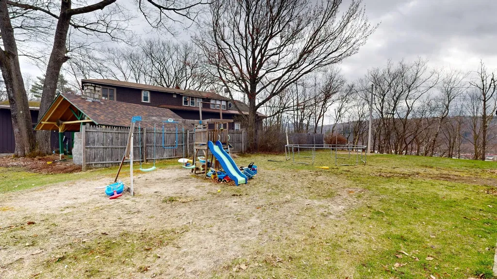 26 4th Street Mexico ME 04257