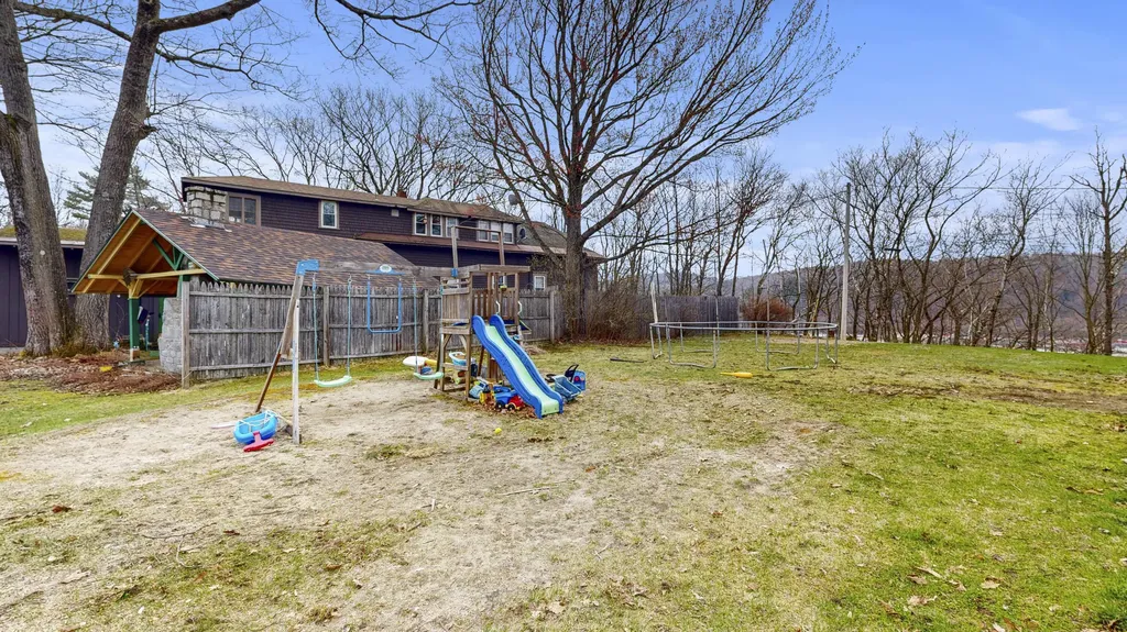 26 4th Street Mexico ME 04257