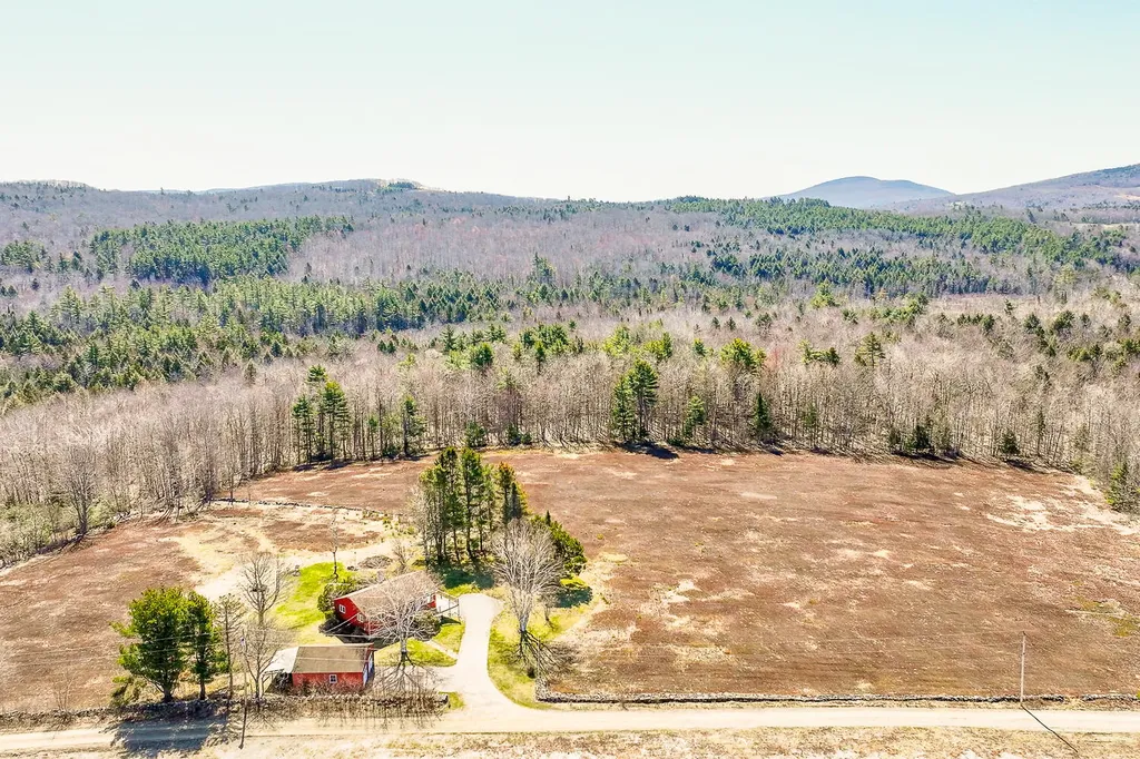 85 Blueberry Hill Road Hope ME 04847