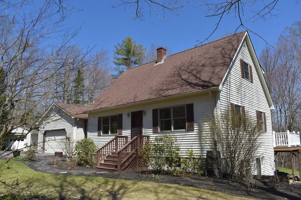 31 Ruby Ridge Road Winthrop ME 04364