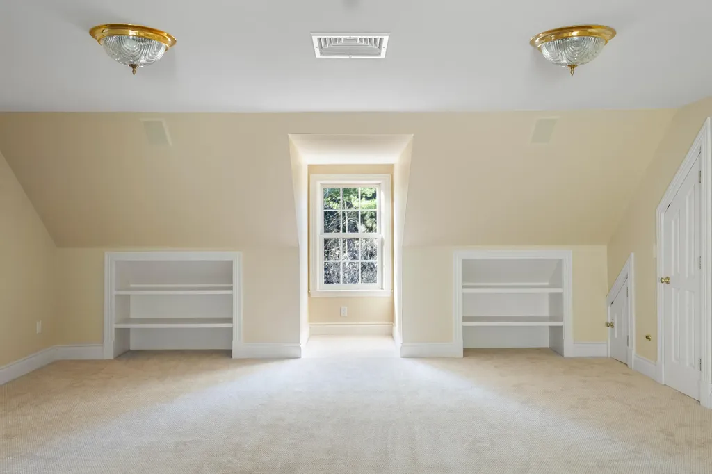 13 Streamwood Lane Falmouth ME 04105