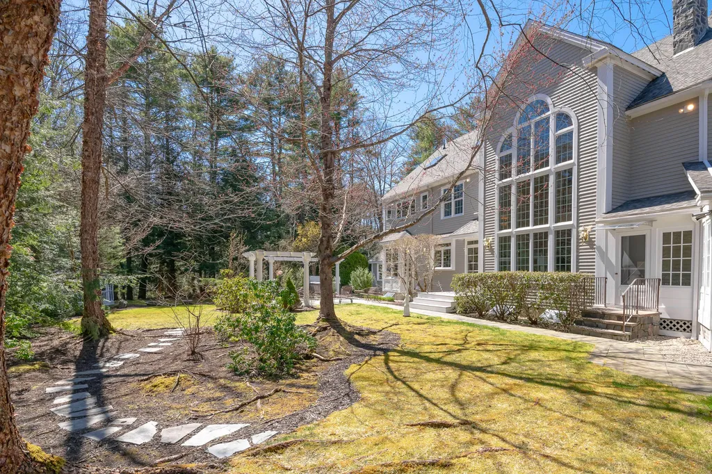 13 Streamwood Lane Falmouth ME 04105