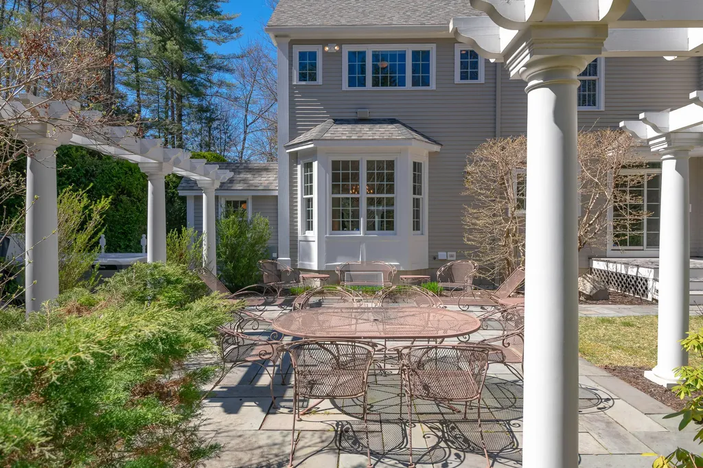 13 Streamwood Lane Falmouth ME 04105