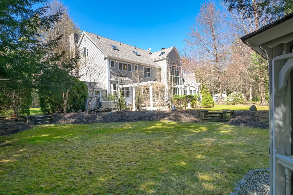 13 Streamwood Lane Falmouth ME 04105