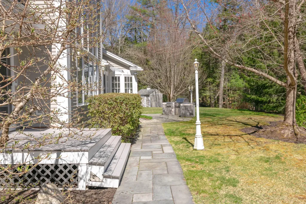13 Streamwood Lane Falmouth ME 04105