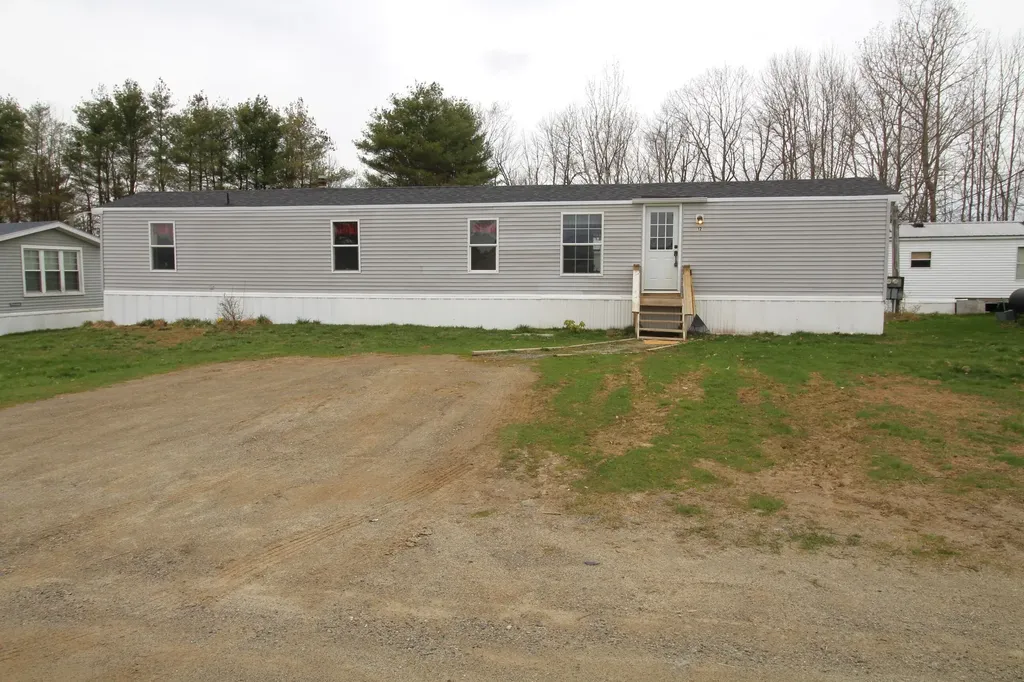 12 Summer Drive Farmingdale ME 04344