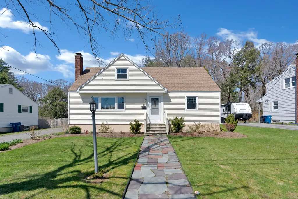 15 Winding Way Portland ME 04102
