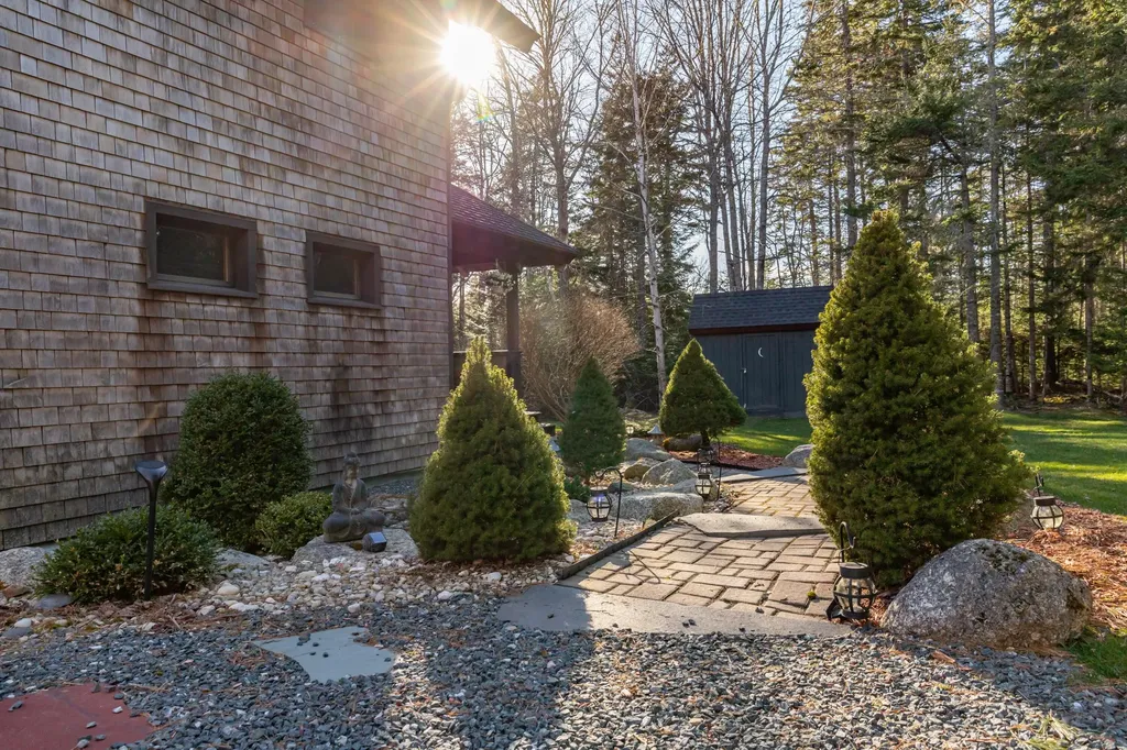 37 Narrows Way Lamoine ME 04605