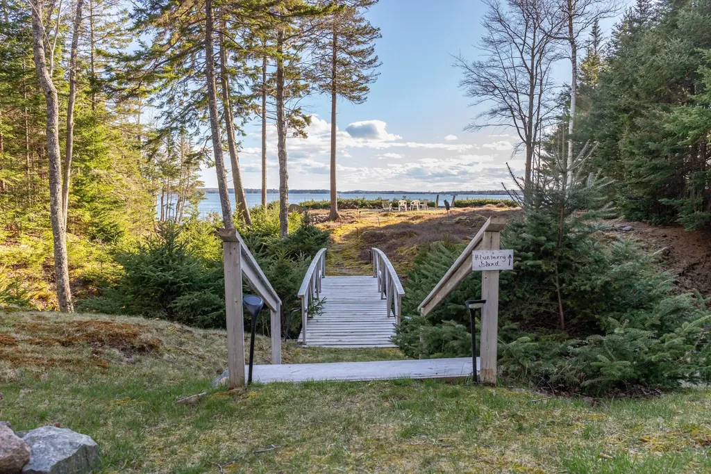 37 Narrows Way Lamoine ME 04605