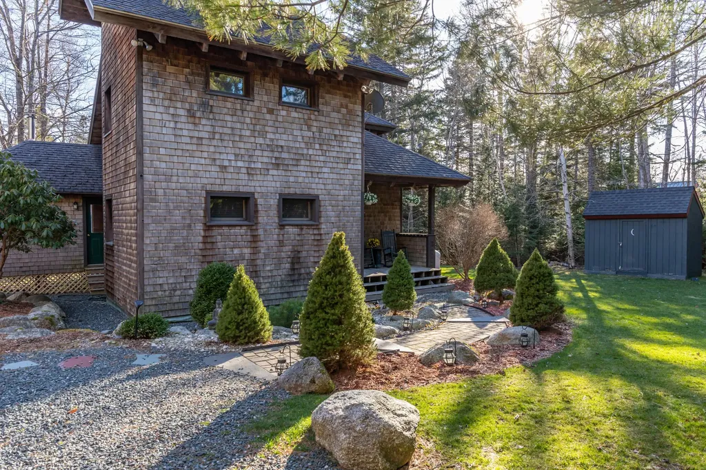 37 Narrows Way Lamoine ME 04605