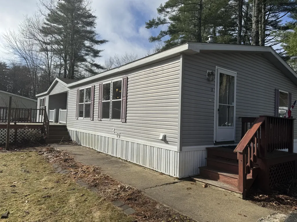 8 Oak Circle Gorham ME 04038