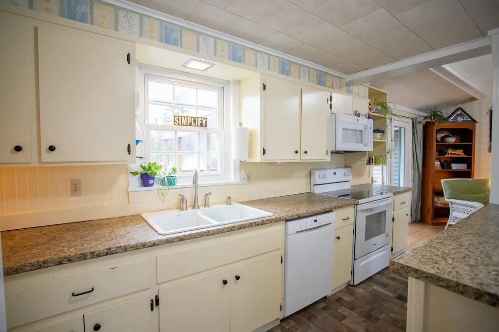 1156 Eastern Avenue Holden ME 04429