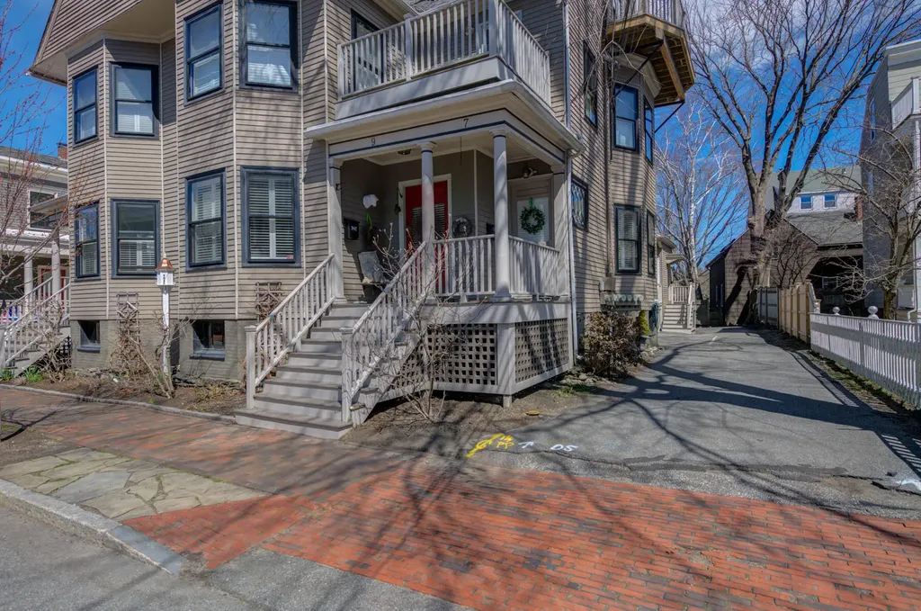 9 Lewis Street Portland ME 04102