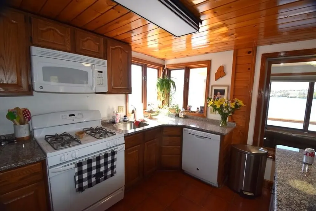 78 Hoover Lane Lincoln ME 04457