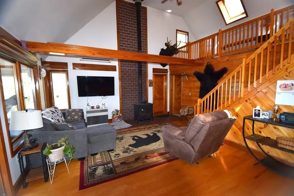 78 Hoover Lane Lincoln ME 04457