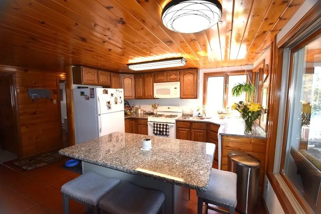 78 Hoover Lane Lincoln ME 04457
