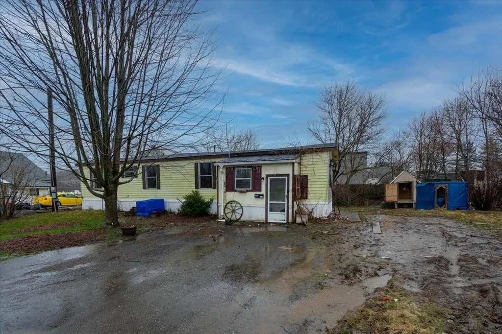15 Columbia Avenue Rockland ME 04841