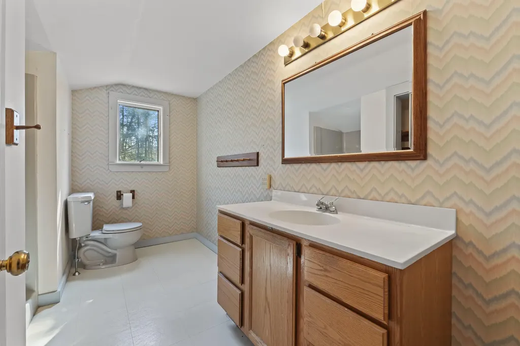 60 Back Narrows Road Boothbay ME 04537