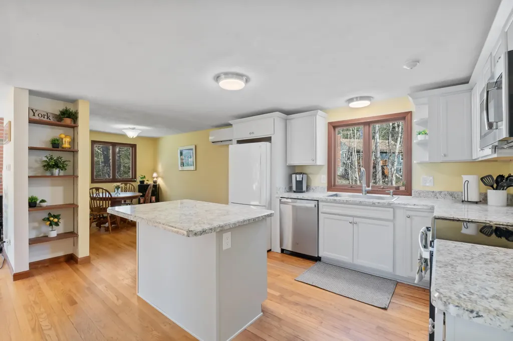 12 Pinecrest Drive York ME 03909