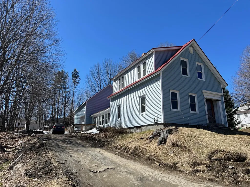 15 Mill Street Dexter ME 04930