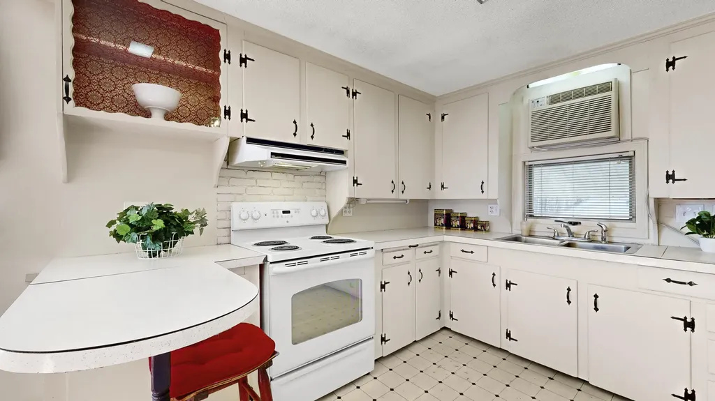 387 Montello Street Lewiston ME 04240