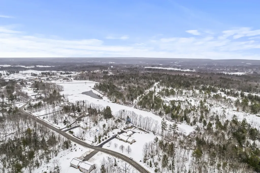 86 Terri Lane West Gardiner ME 04345