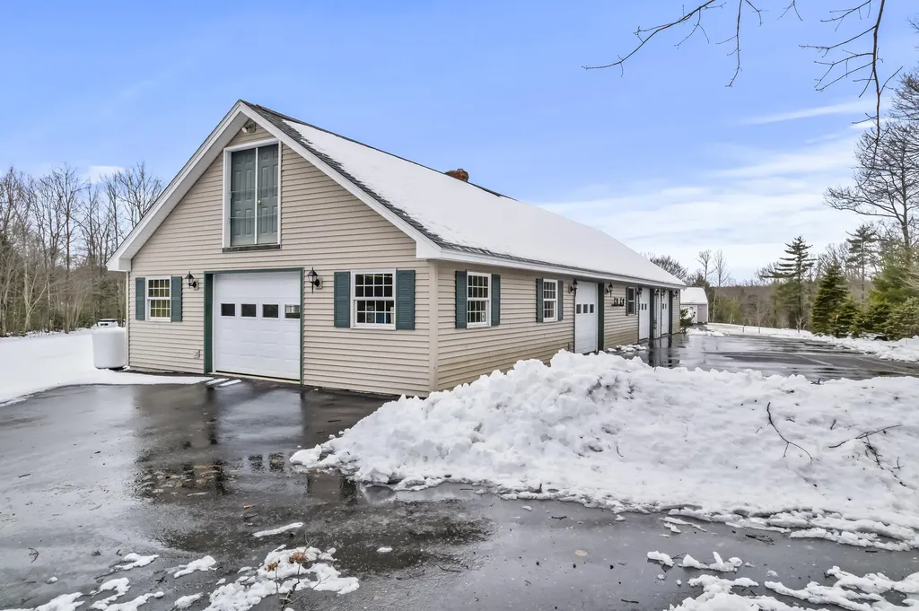 86 Terri Lane West Gardiner ME 04345