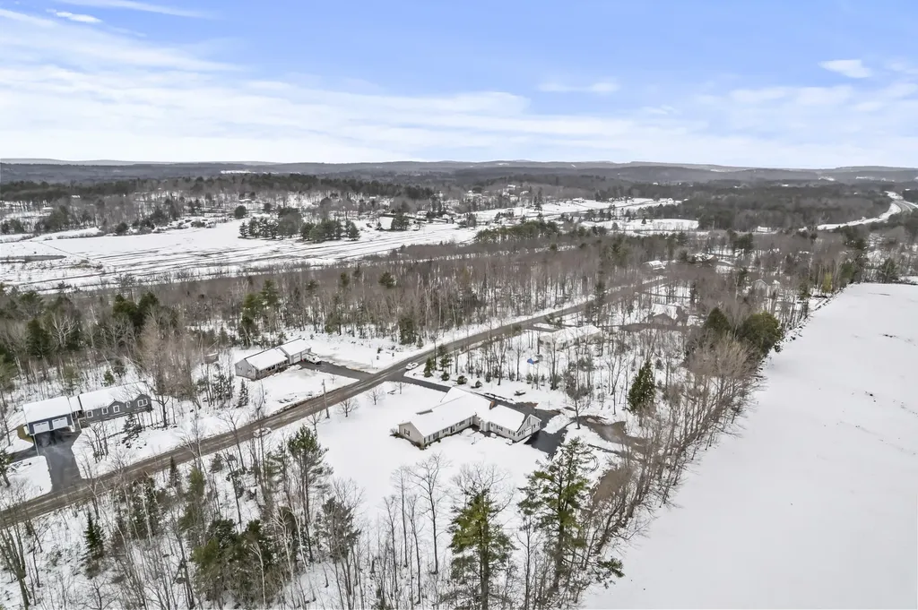 86 Terri Lane West Gardiner ME 04345