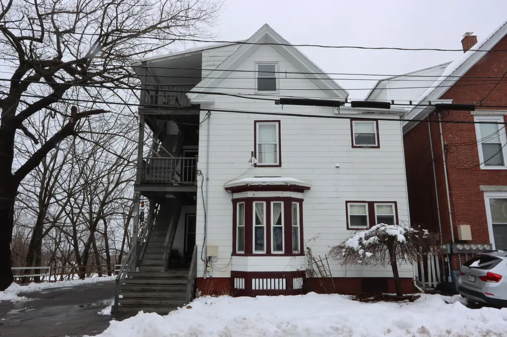 26 Fifth Street Auburn ME 04210