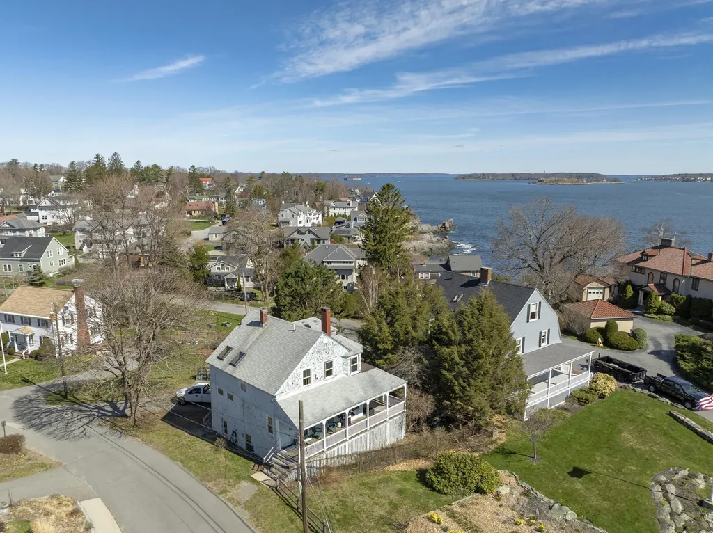 17 Glen Avenue Cape Elizabeth ME 04107