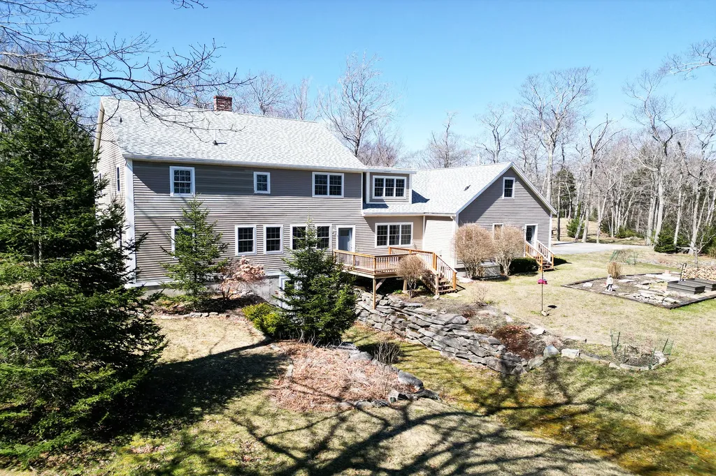 85 Spring Hill Loop Bristol ME 04541