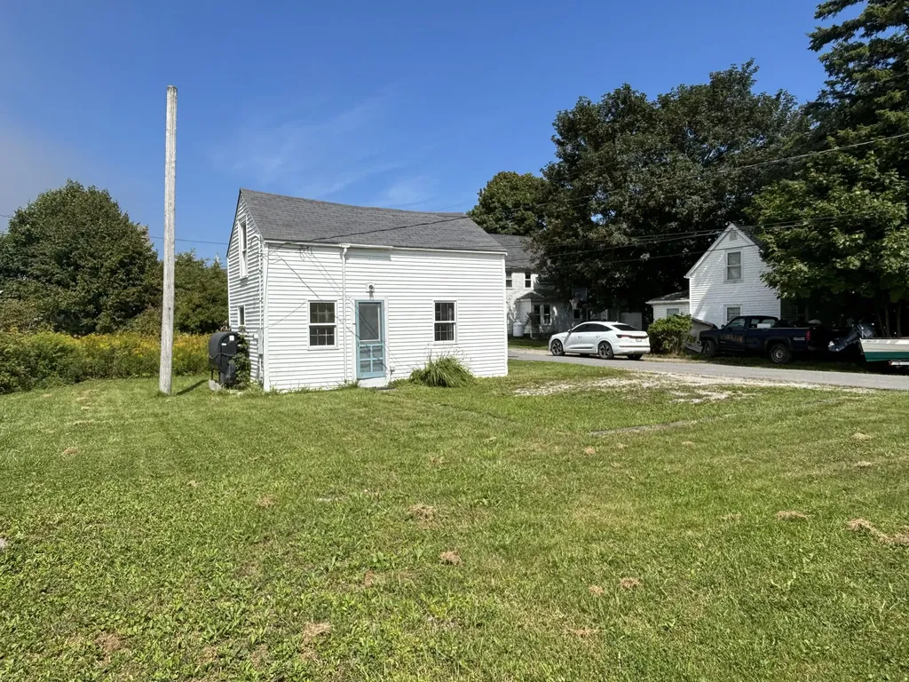 10 Brighton Avenue Vinalhaven ME 04863