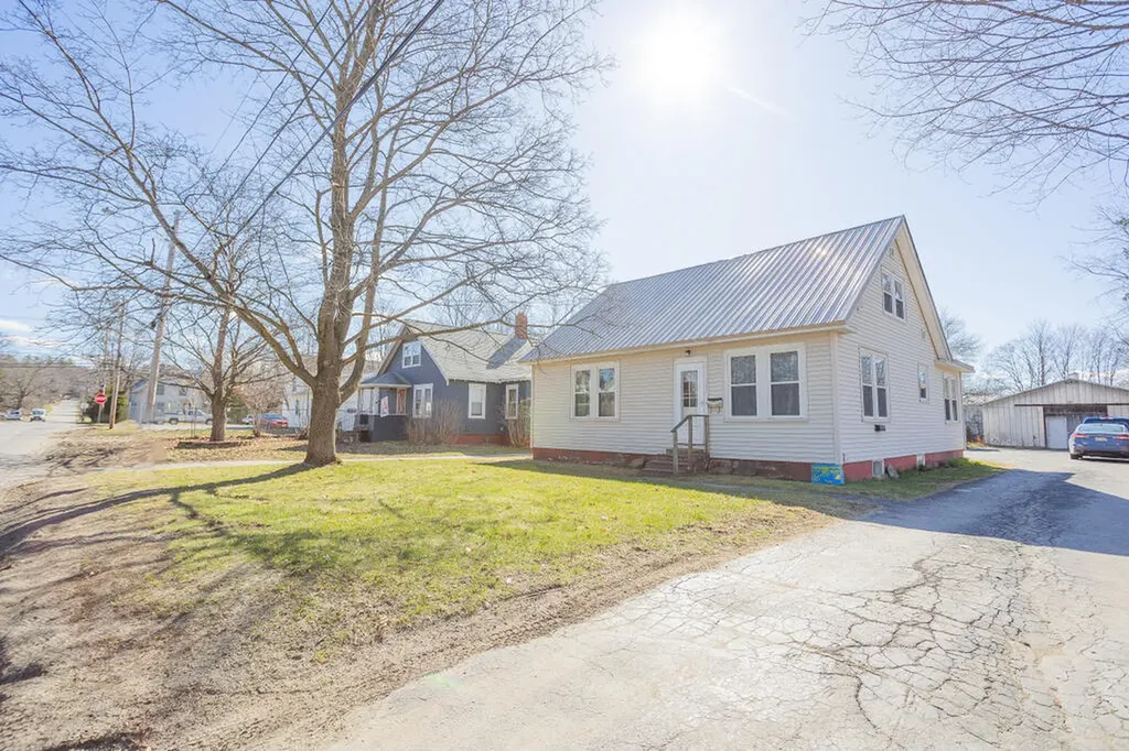 147 Maple Avenue Farmington ME 04938