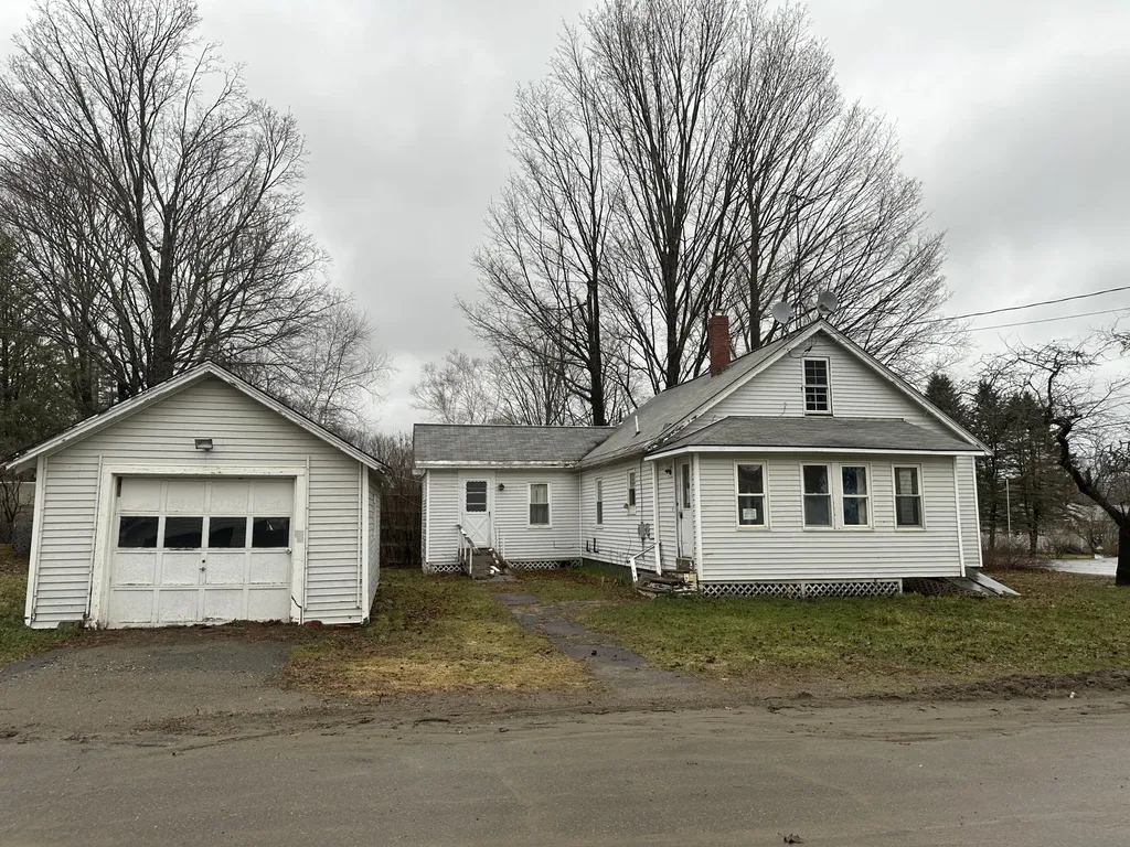 22 Shaw Street Newport ME 04953
