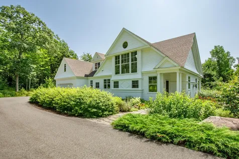 5 Mountain Arrow Circle Camden ME 04843
