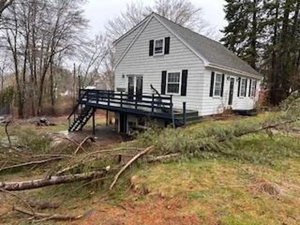 12 Holbrook Street Harpswell ME 04079