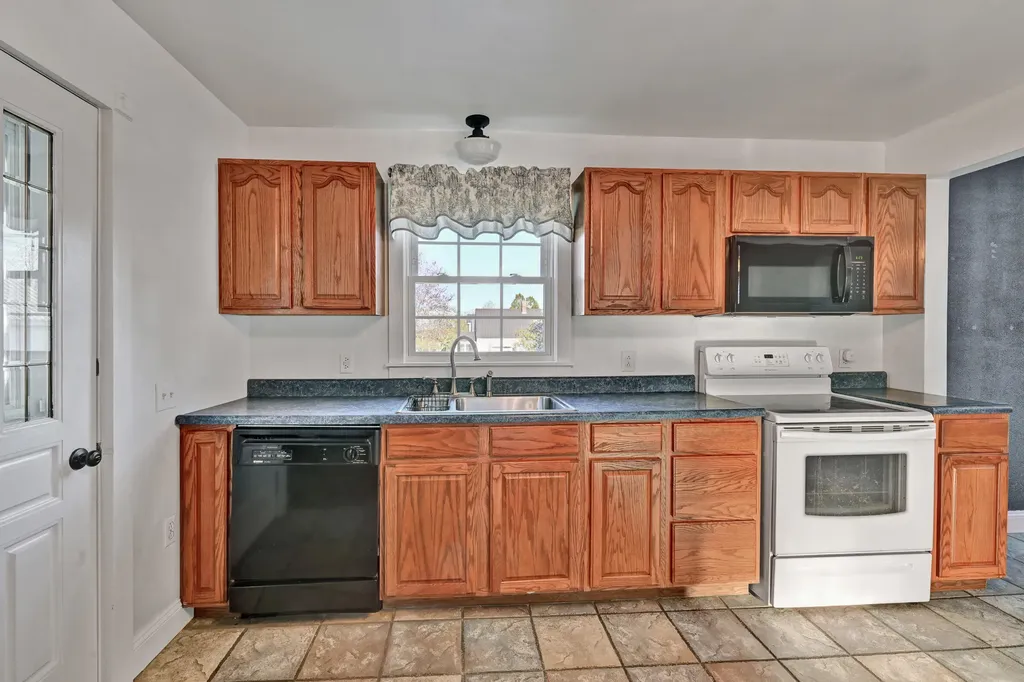 133 Carver Street Waterville ME 04901