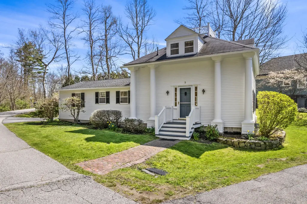 2-4 Emerson Lane York ME 03909